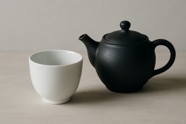black-teapot-cup
