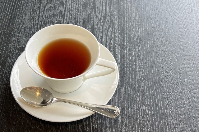 black tea minimal-teacup-table