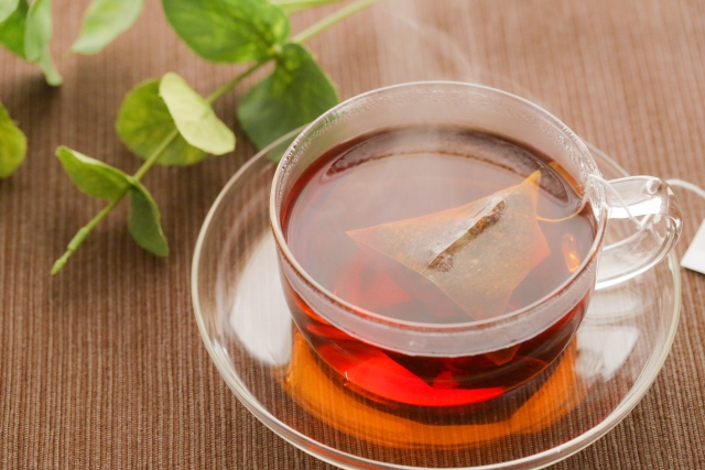 black tea_bag_in_cup_with_steaming_hot_tea