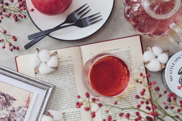 tea_time_reading_book_with_black tea