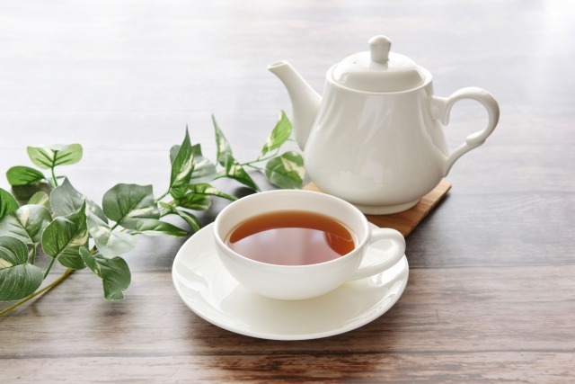 black tea white-teapot-saucer